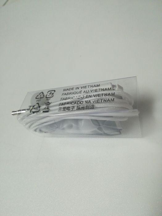 Auriculares AKG Novos