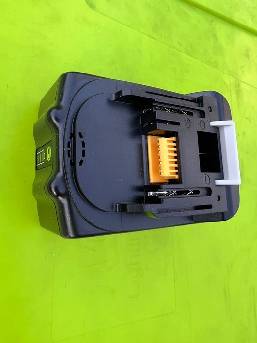 Sprzedam nową baterie pasujaca  do narzędzi makita 18v 5ah