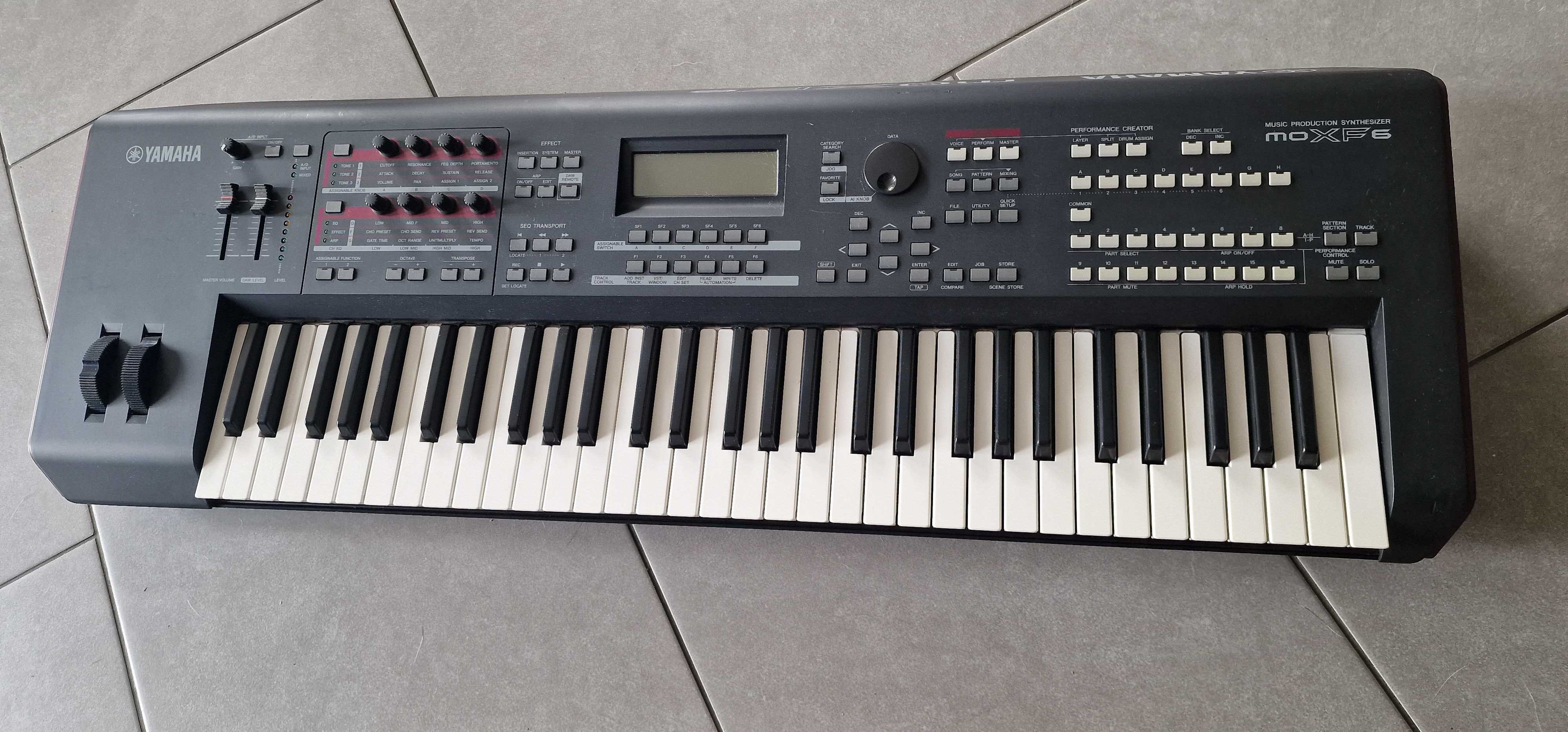 Syntezator Yamaha MO XF 6