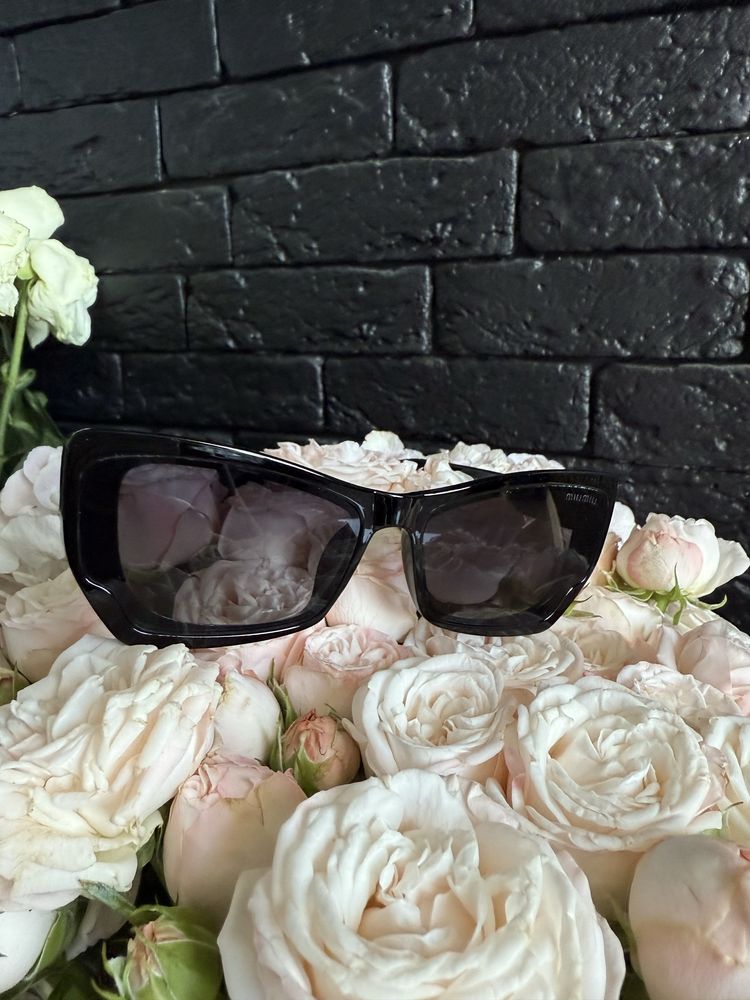 В продажі окуляри miu miu