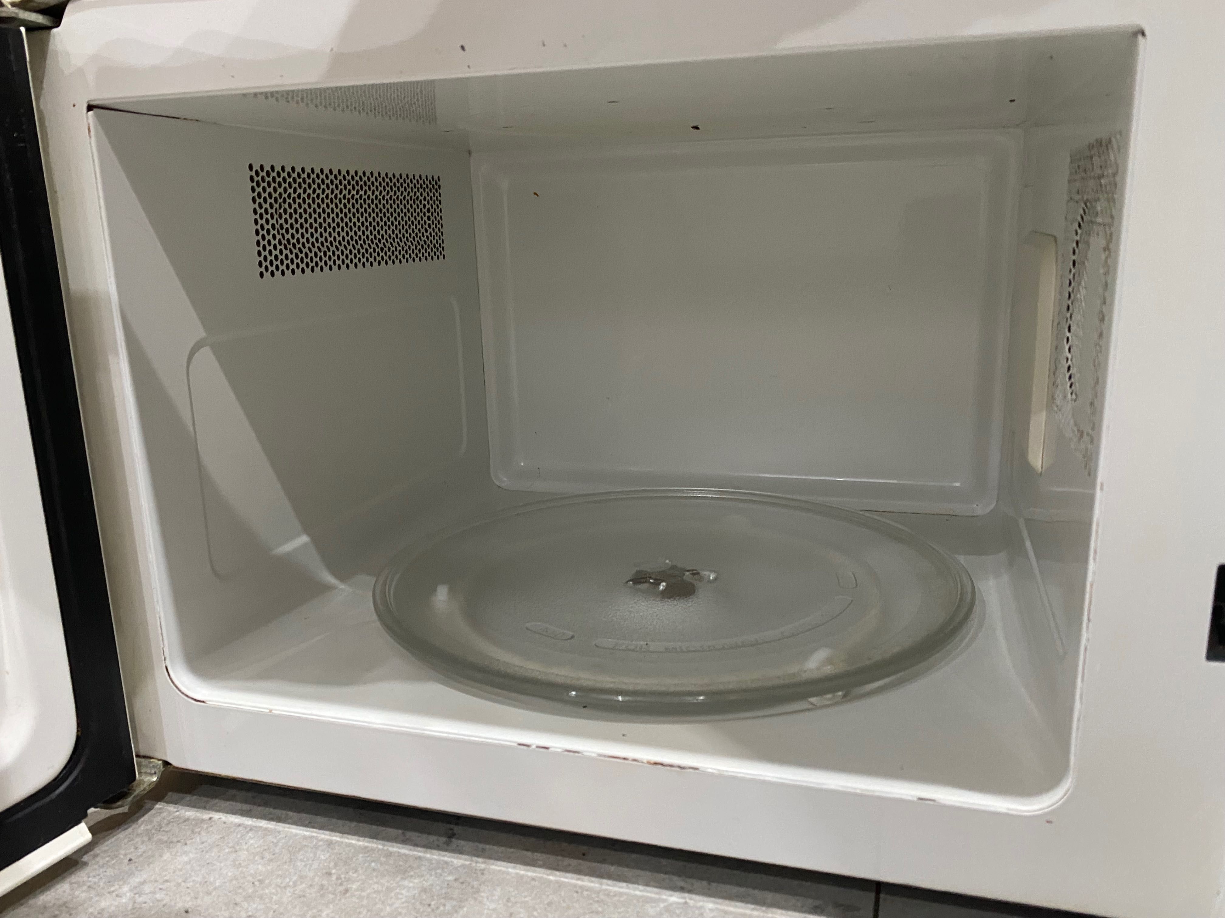 Mikrofalówka Clatronic MW-715 , 1200W/800W moc wyjściowa. SPRAWNA  !!