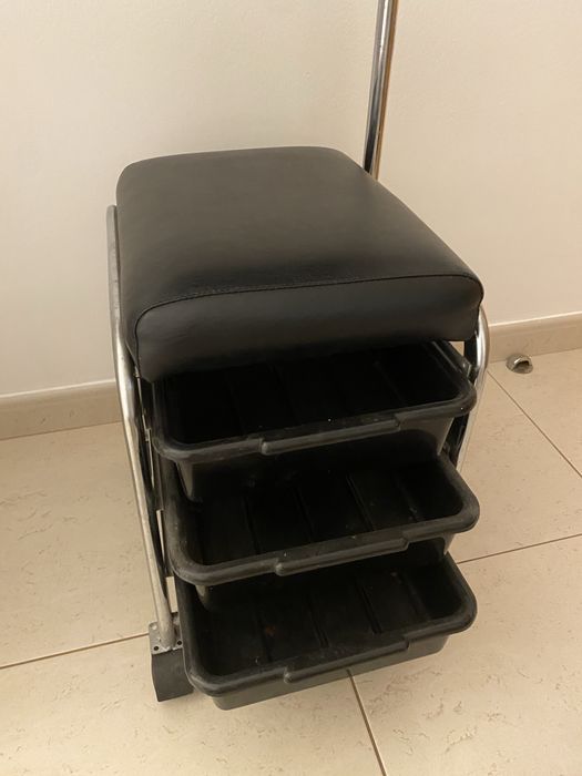 Carrinho de estética/manicure usado