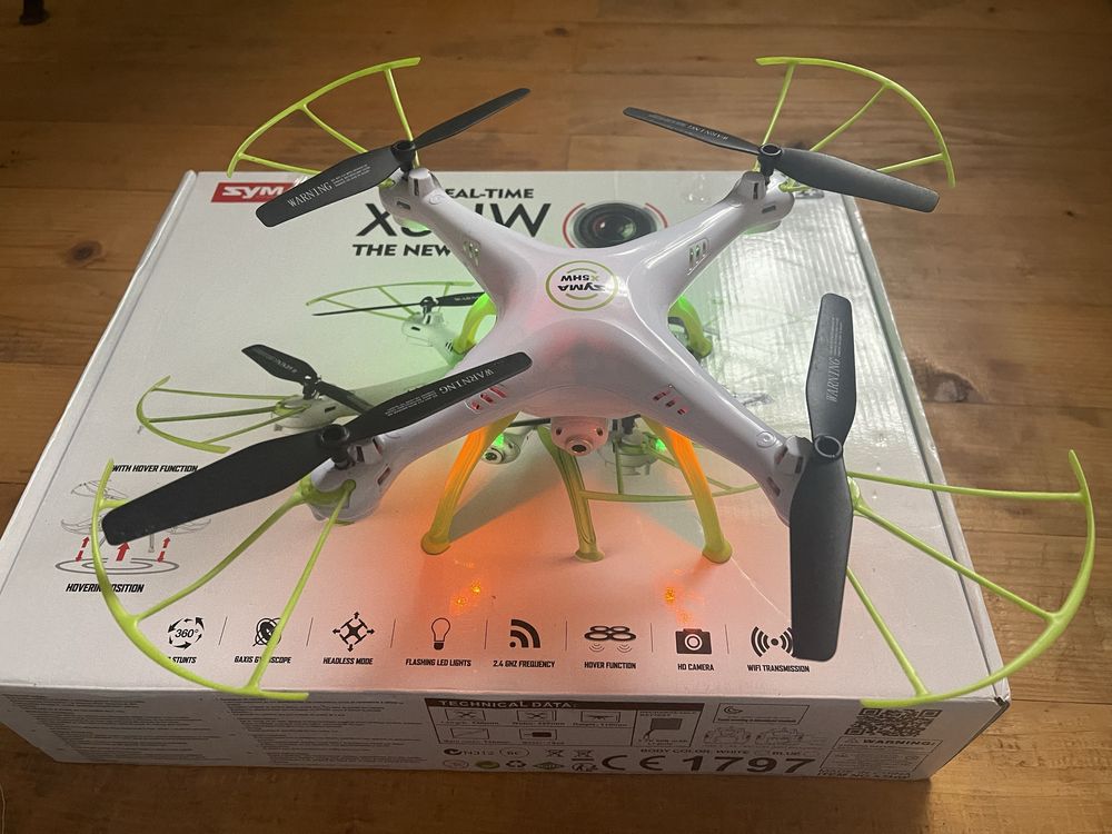 Квадрокоптер з камерою WiFi Syma X5HW/SW