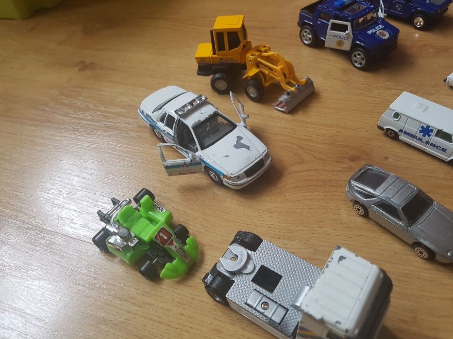 Pojazdy samochody metalowe zestaw