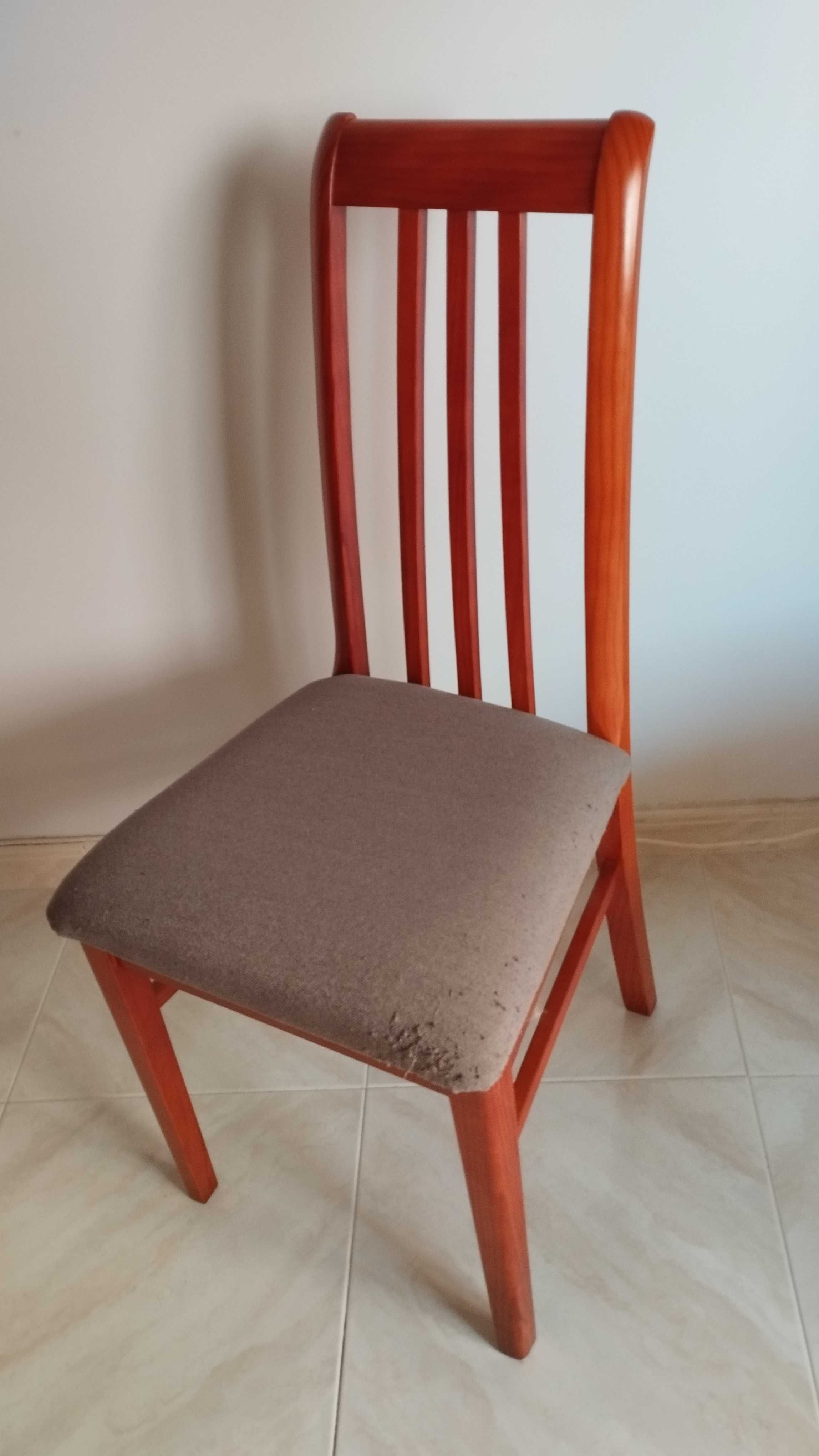 Mesa de sala extensível e 4 cadeiras