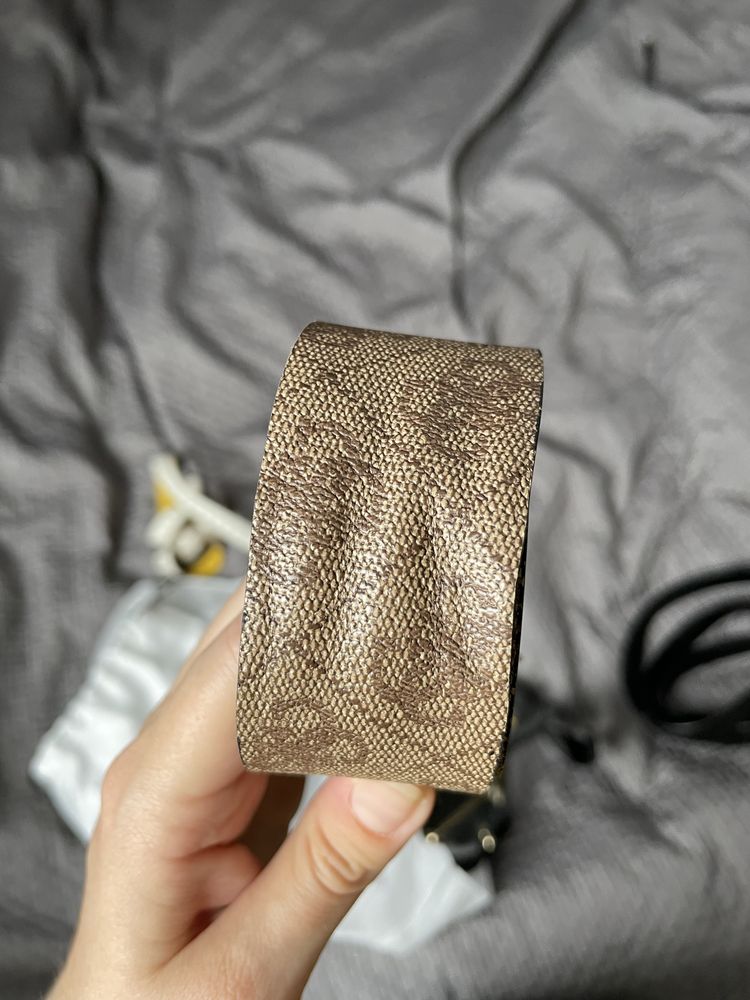 Dwustronny pasek w monogram Guess