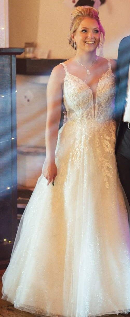 suknia ślubna Amelie bridal litera a błyszcząca koronka