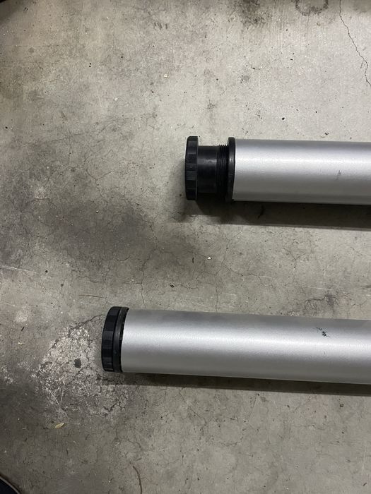 Pés para secretária