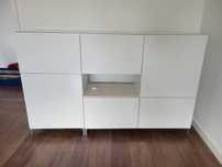 Aparador IKEA BESTÅ branco com tampo de vidro