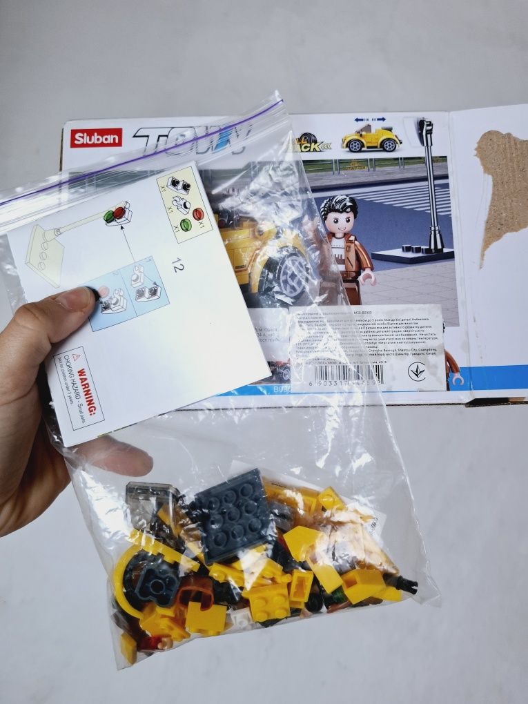 Лот два набора конструктор военная машинка и легковая лего Lego