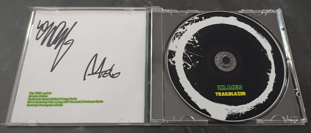 VNM/B.Melo - Trailblazer (podpisy)