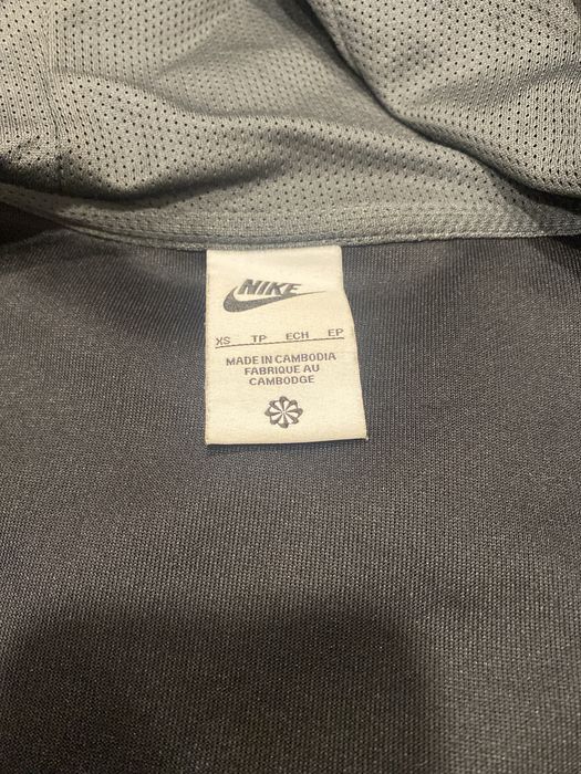 Casaco Nike preto e laranja