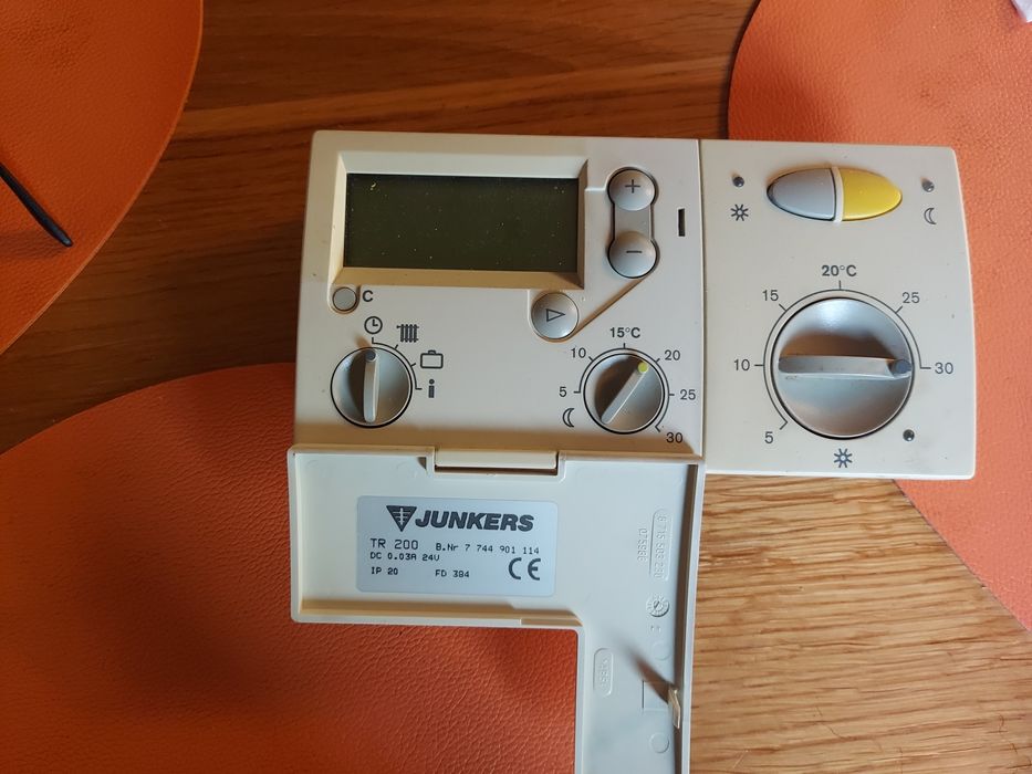 Regulator temperatury przewodowy 220V