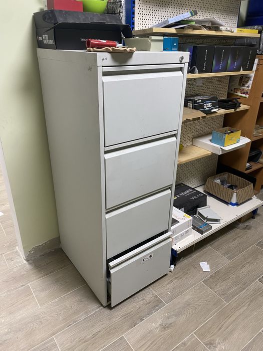 Шафи металеві на офіс чи склад