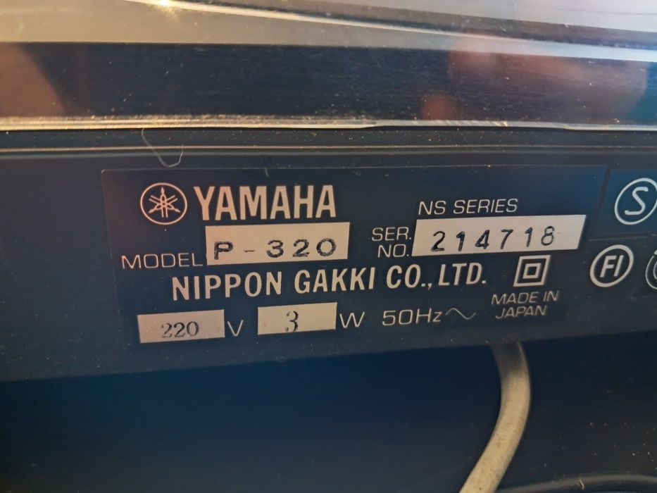 Gramofon Yamaha P 320