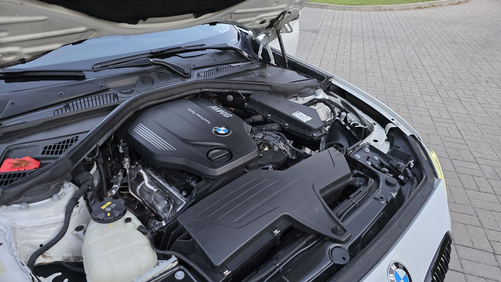 Bmw 1 F20_Automat_2.0d_5Drzwi_Biała_2019r_Stan idealny