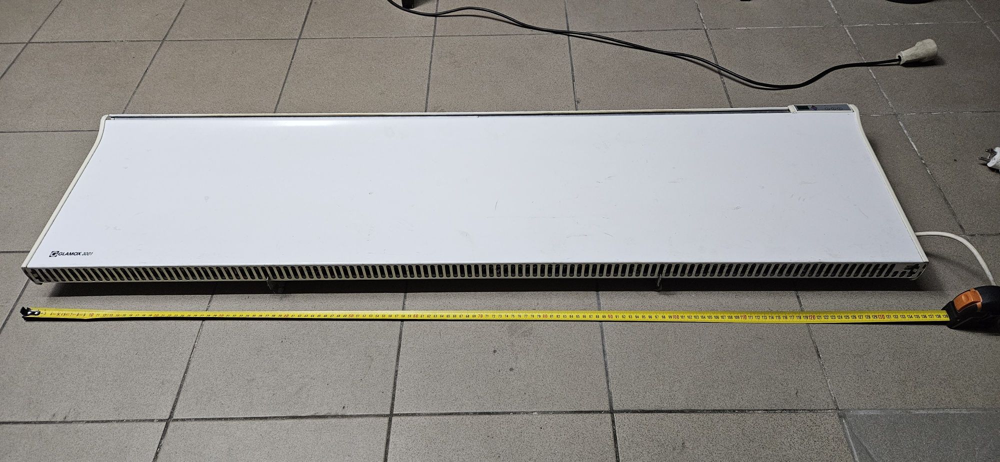Grzejnik elektryczny naścienny używany 1500W