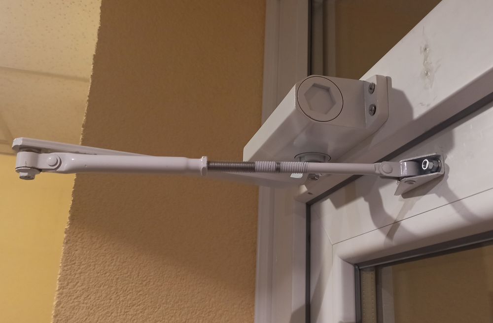 Доводчик дверний SEVEN (до 75кг)