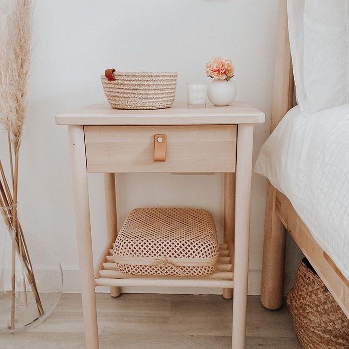 Conjunto IKEA BJÖRKSNÄS - Cama 160x200 + mesa de cabeceira