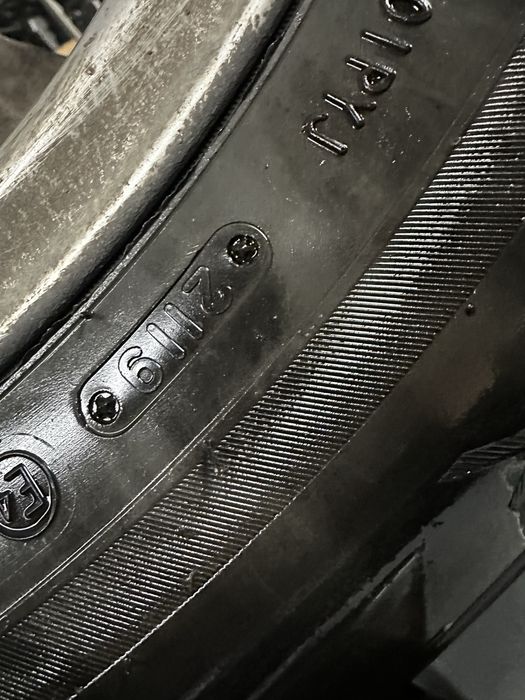 Зимові шини R17 235/65 комплект 4шт