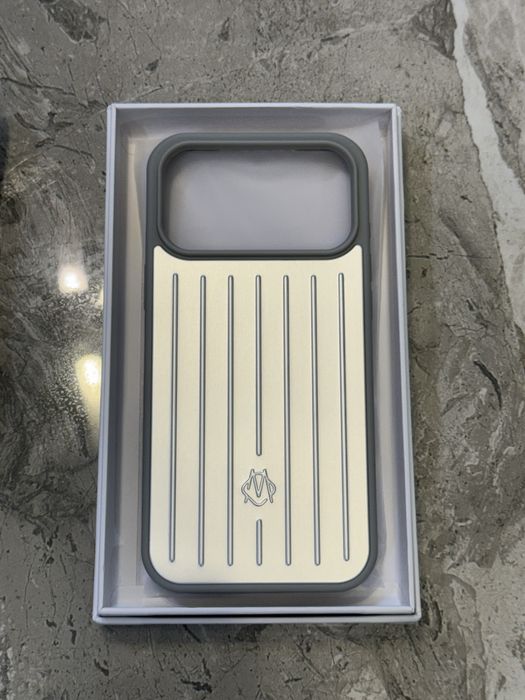 Чехол кейс бампер Rimowa Case 17 Pro Max aluminium, black, green
