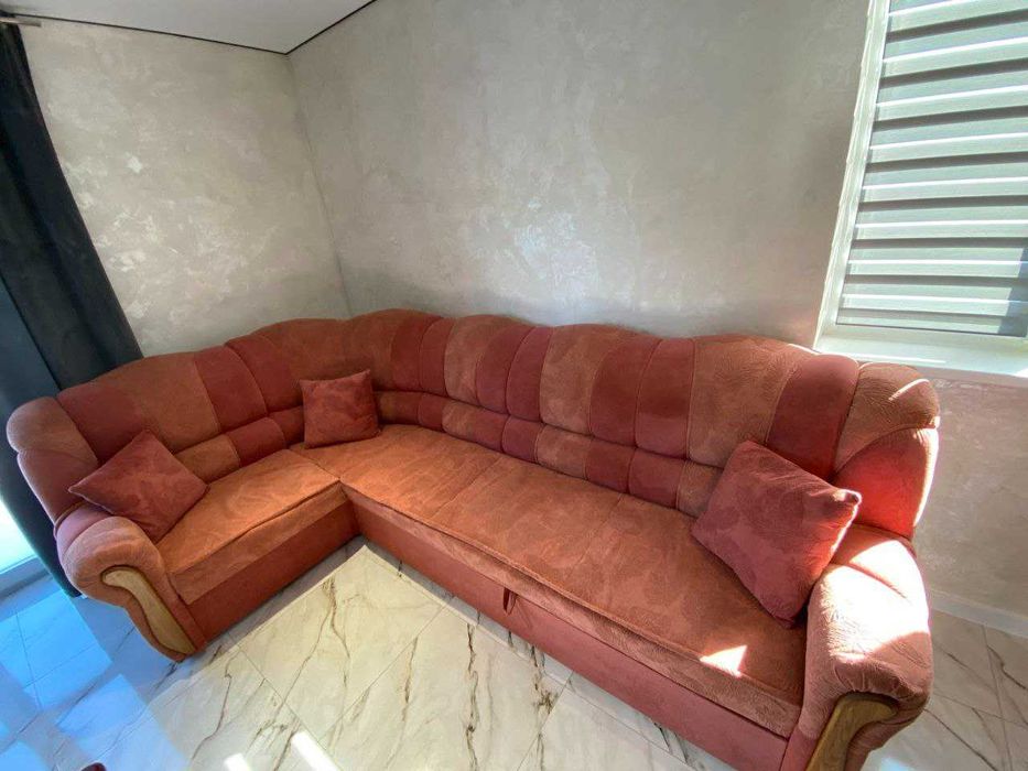 Продам кутовий диван з кріслами