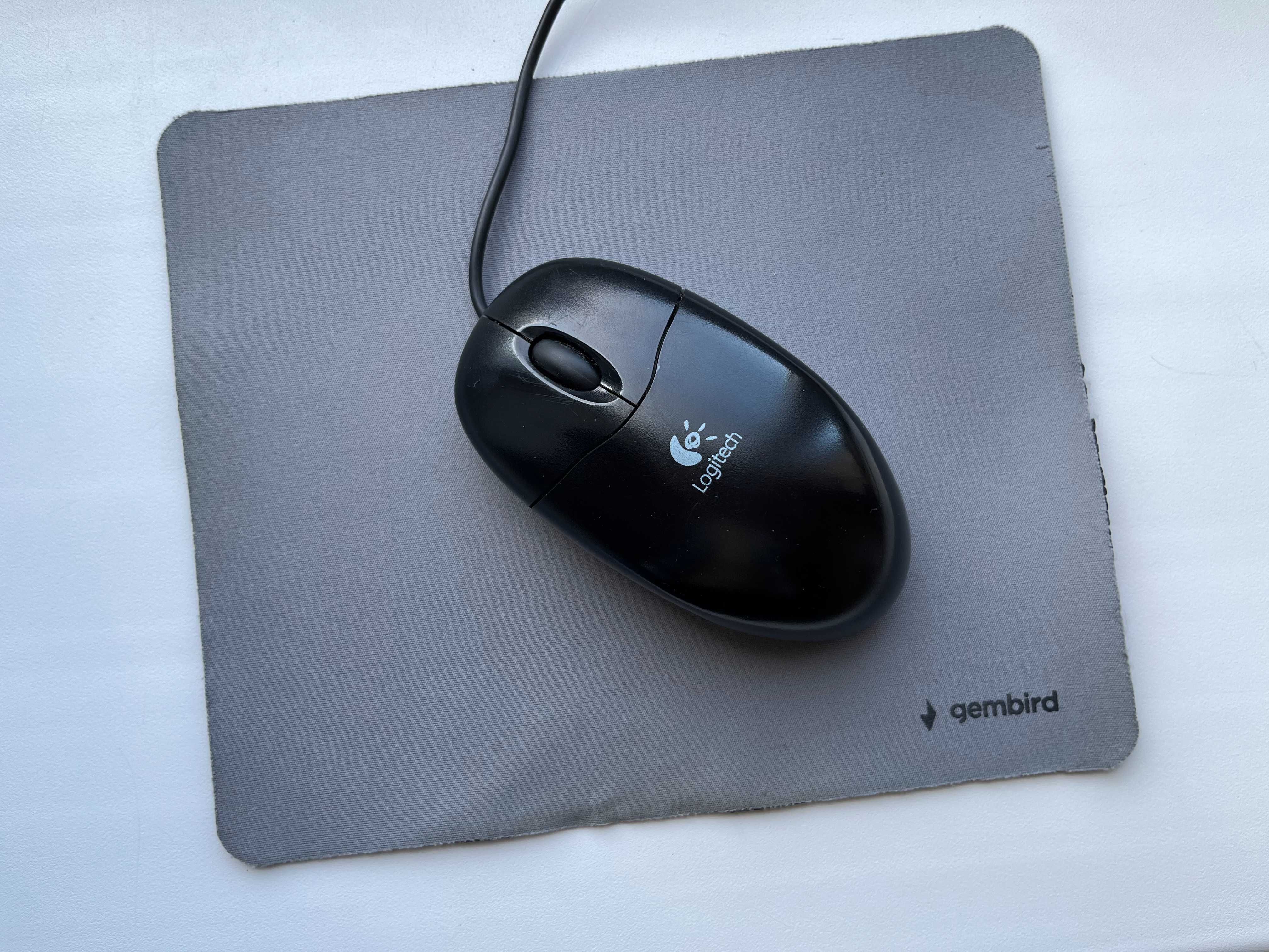 Мышка с ковриком Logitech PS/2