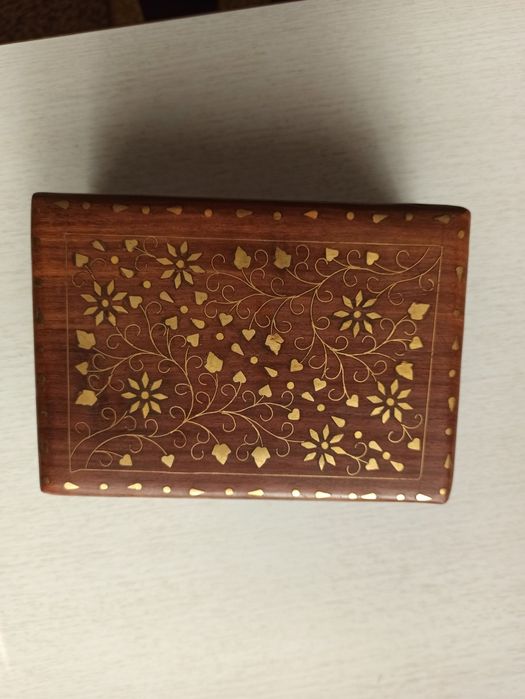 скринька для прикрас