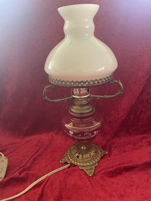 Lampka porcelanowa bordo