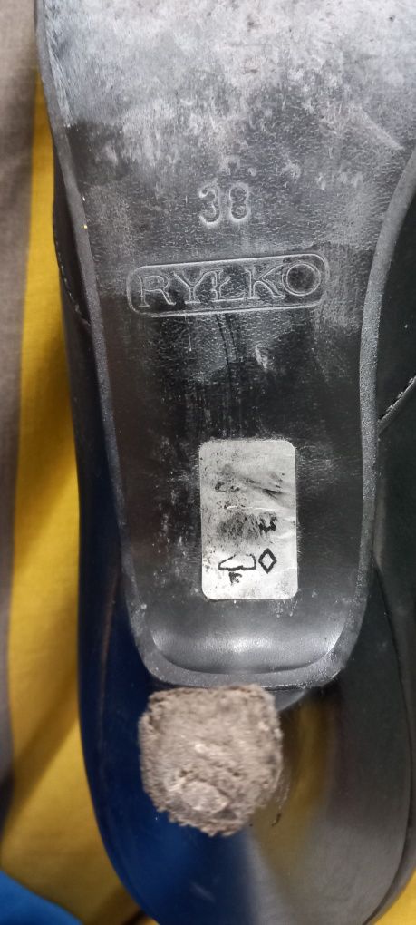 Skórzane czarne czółenka Ryłko 38