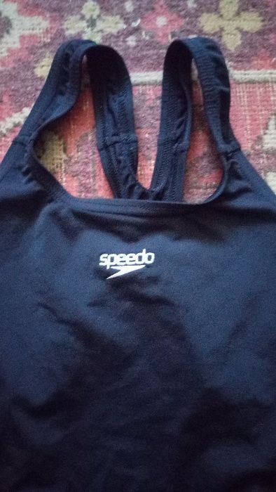 продам купальник Speedo для бассейна.