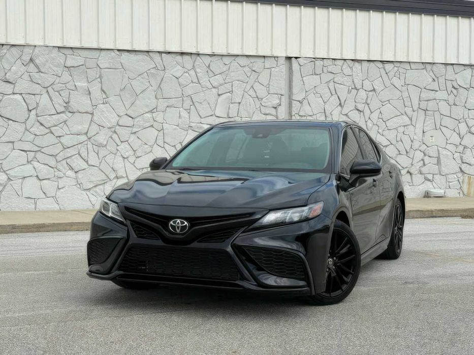 Toyota Camry SE      2021
