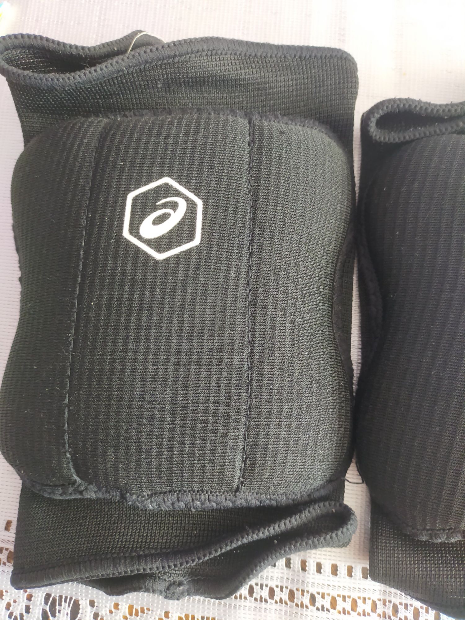 Nakolanniki siatkarskie ASICS BASIC czarne r. S