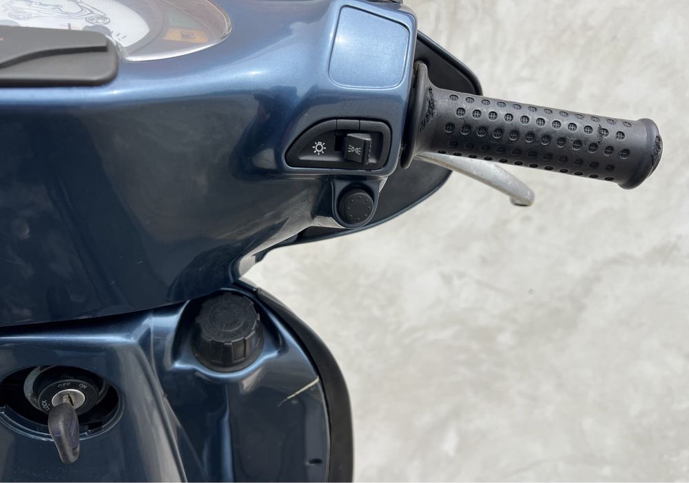 Скутер Piaggio Hexagon