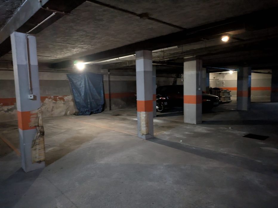 Arrendamento de garagem na Rua do Monte dos Burgos
