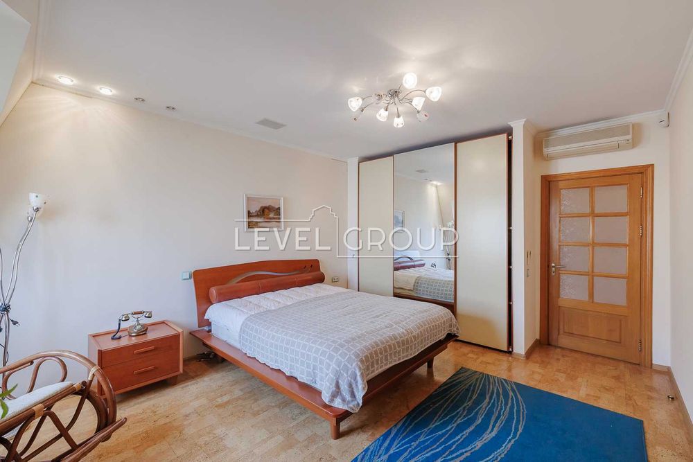 Оренда  дворівневої  квартири Алли Горської 8