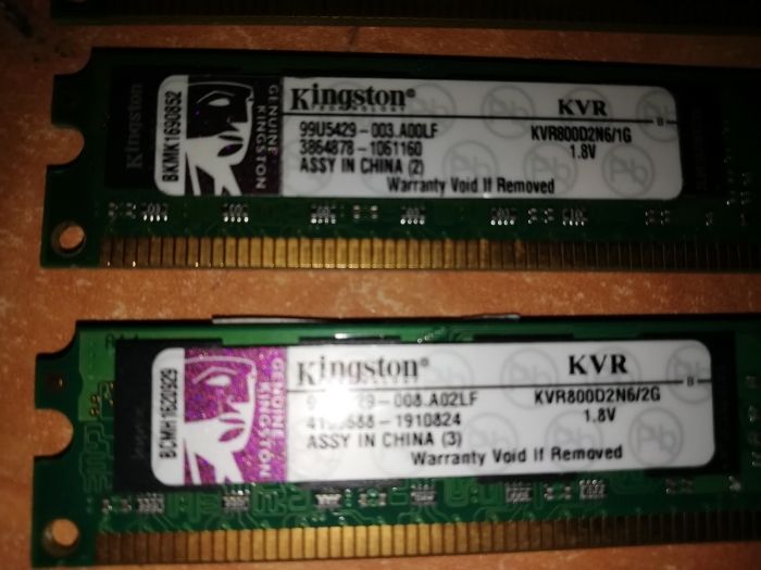 Memorias Ram Kingston... 1,2,3 G para portátil e torre.