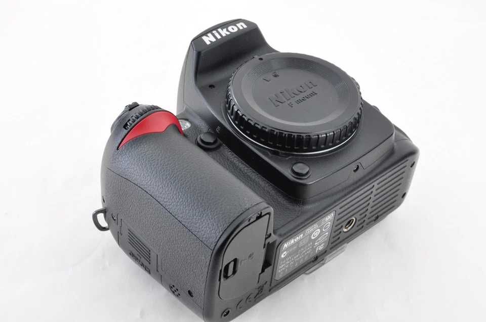 Nikon D90 12.3MP DSLR (Corpo )– Contagem do Obturador 9046 clicks
