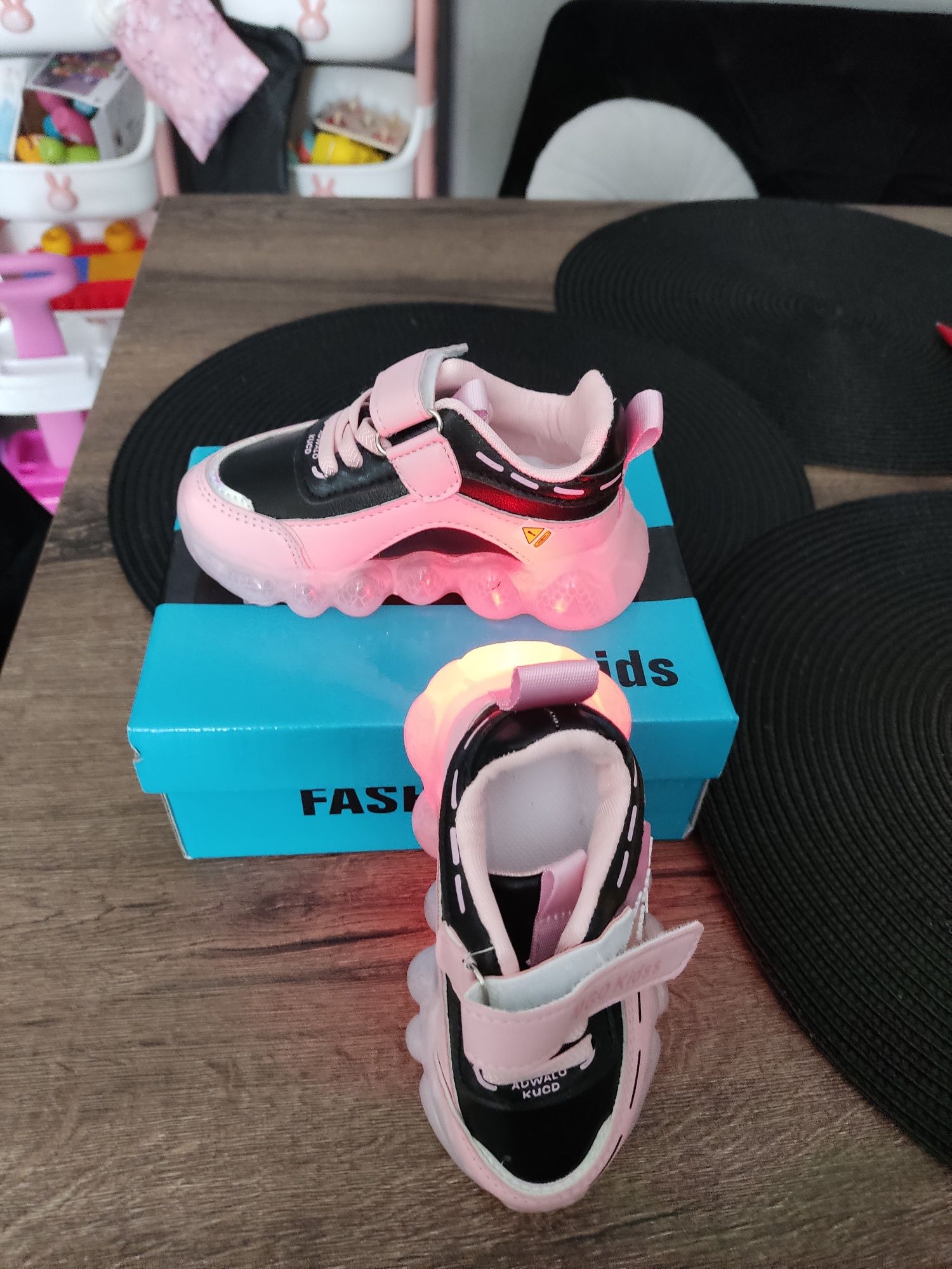 Adidasy dziewczęce rozm.23,5