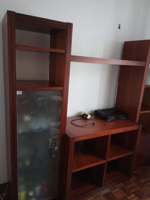 Estante de sala em cerejeira