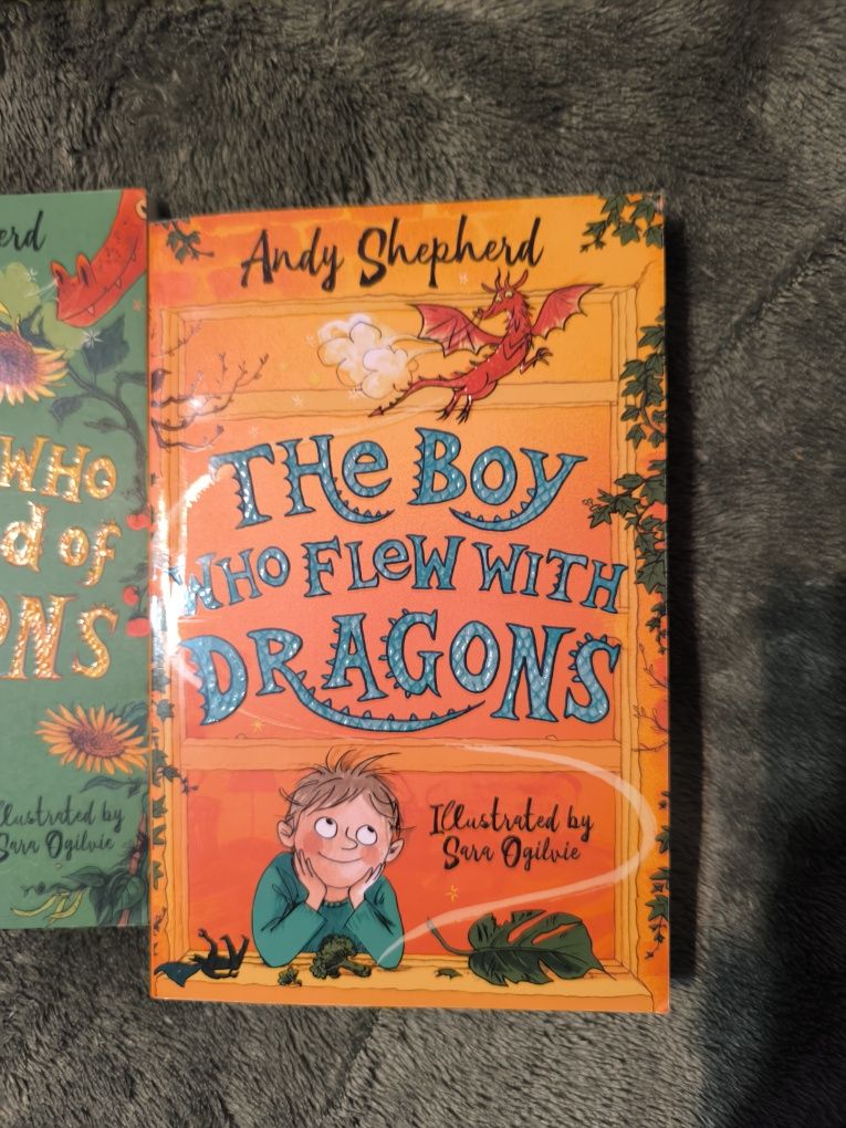 Дитяча книга на англійській мові The boy who lived with dragons.