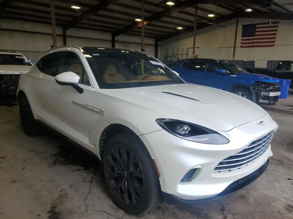 Aston Martin DBX Lekko Uszkodzony, Bogate Wyposażenie!