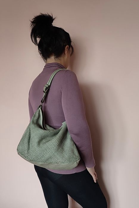 Шкіряна плетена сумка в стилі хобо , з вареної шкіри Vera Pelle