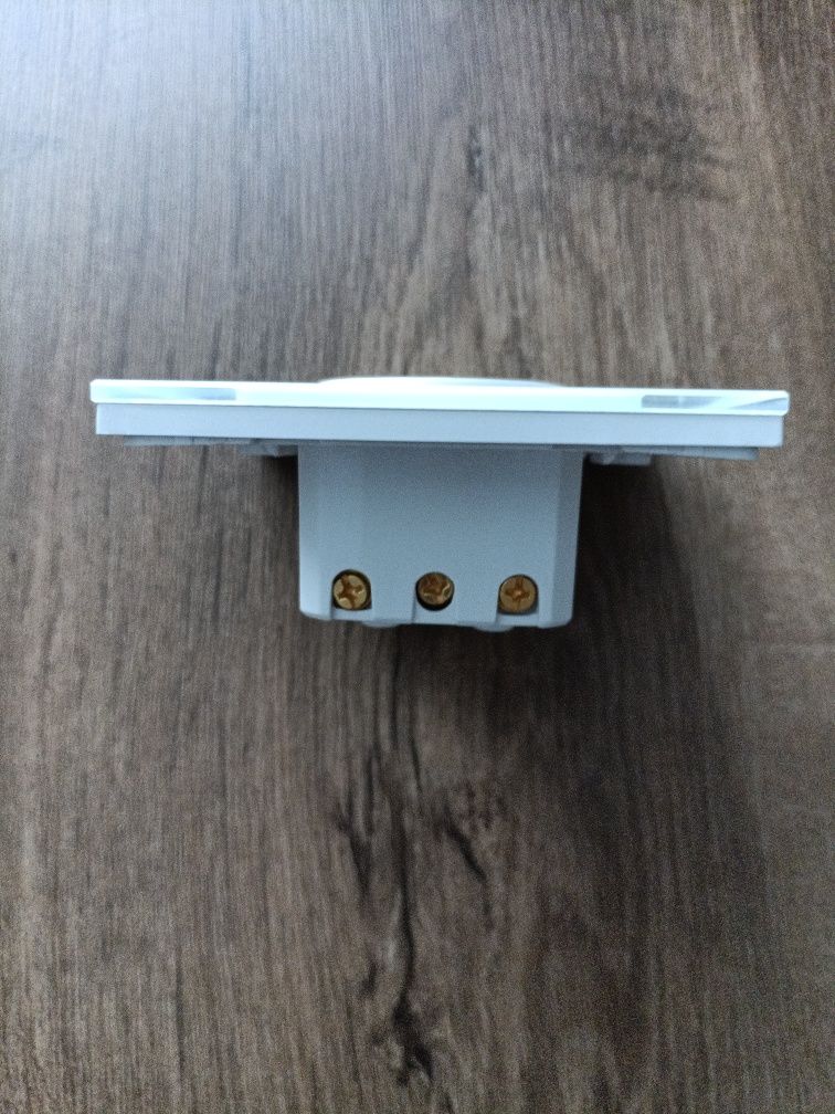 Gniazdko z  dwoma wejściami USB