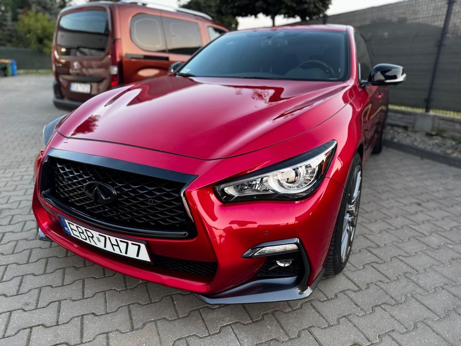 Infiniti Q50 RED SPORT 400