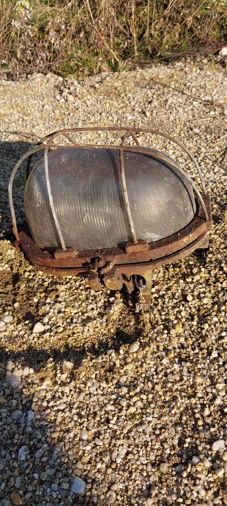 Lampa ze starego wagonu kolejowego