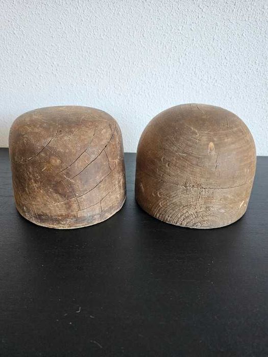 2 formas / moldes antigos de chapéus