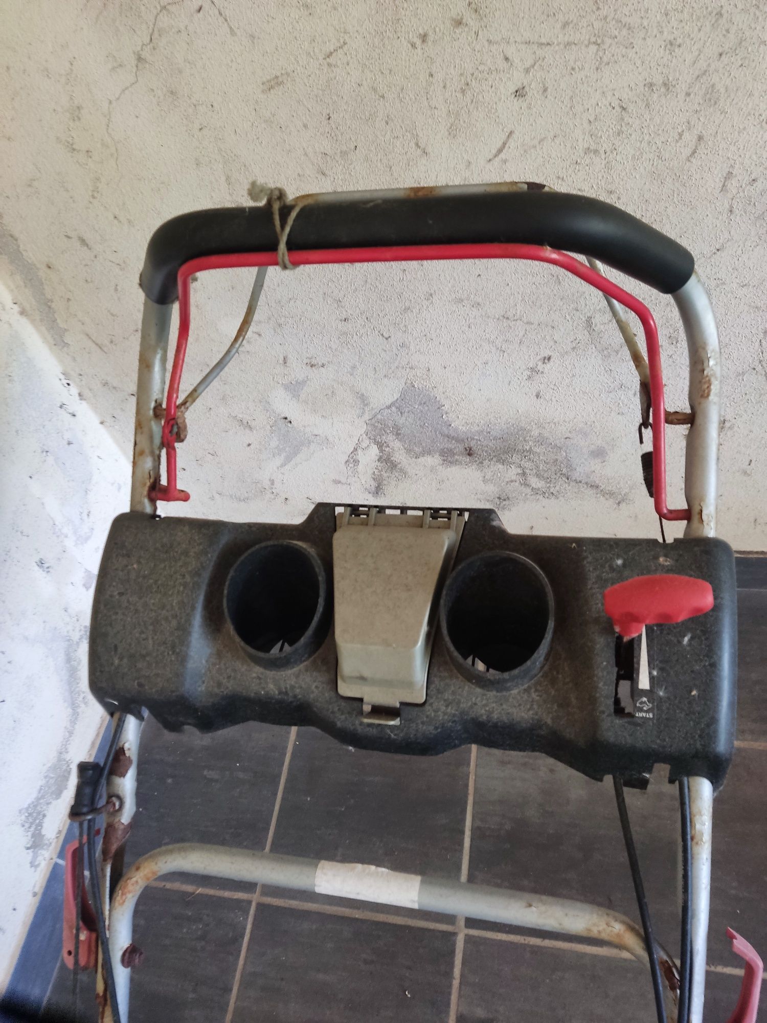 Cortador de relva a gasolina da marca Sady