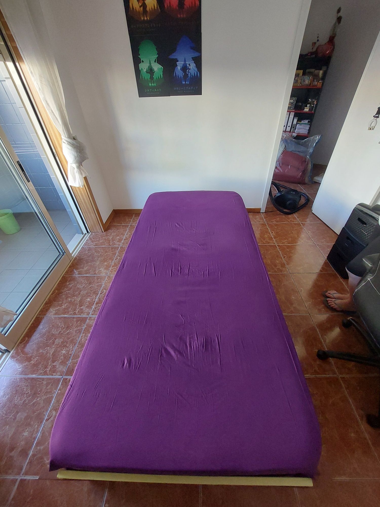 Cama de solteiro com gavetão por baixo + colchão viscoelástico próprio