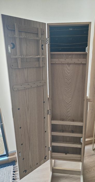 Espelho guarda joias